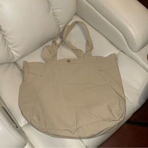 Lululemon tote bag